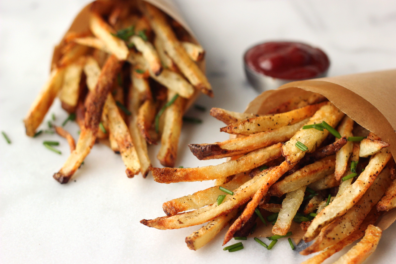 Delicious Oven Baked French Fries | Crispy Seasoned Fries w/ Garlic Aioli