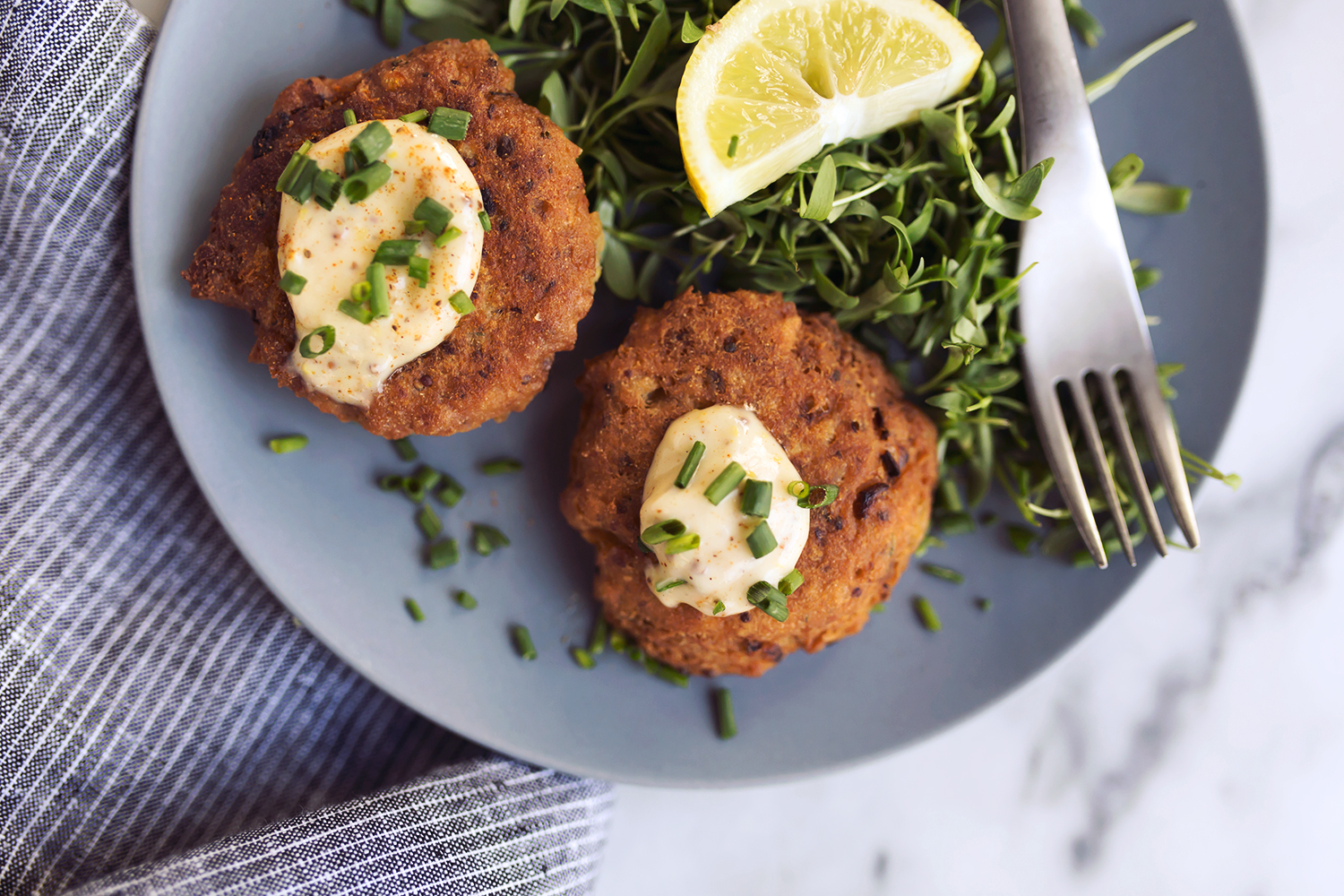 Paleo Salmon Cakes With Old Bay Aioli Tasty Yummies